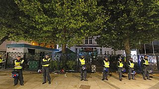 Лондонские полицейские следят за порядком во время манифестации протеста против дороговизны жизни