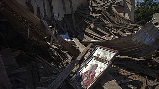 Иконы на развалинах церкви, разрушенной после наступления русских на линии фронта в Николаевской области/ Украина,   8 августа 2022 года.