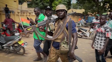 Burkina Faso: self-proclaimed leader of new ruling junta marches through capital