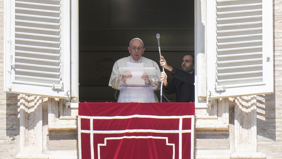 البابا فرانسيس من أمام ساحة القديس بطرس في الفاتيكان 02/10/2022
