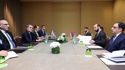 انطلاق مفاوضات السلام بين أرمينيا وأذربيجان في سويسرا