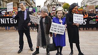 Proteste gegen Premierministerin Liz Truss und ihre Minister:innen in Birmingham in Großbritannien