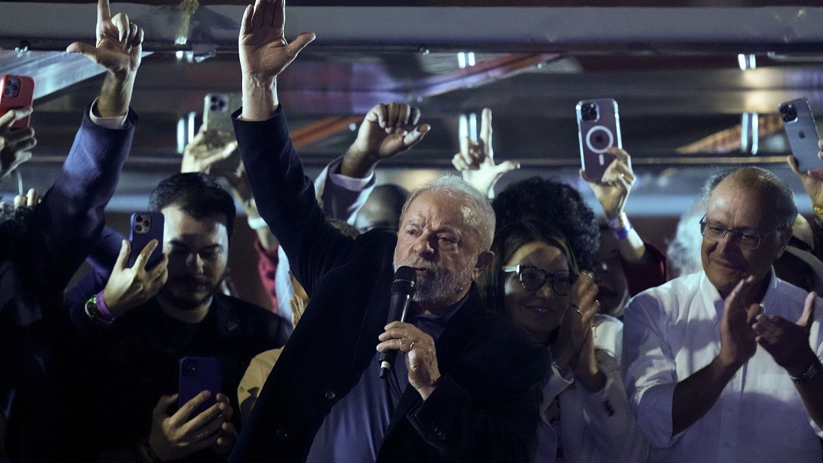 Luiz Inácio Lula da Silva gana la primera vuelta de las elecciones en Brasil, pero sin lograr los votos necesarios para cerrar la contienda. Se enfrentará a Bolsonaro el 30/10