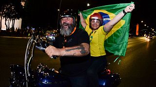 شادی هواداران بولسونارو بعد از اعلام نتایج دور اول انتخابات ریاست جمهوری ۲ اکتبر ۲۰۲۲