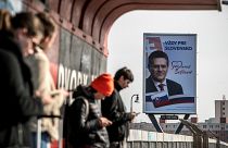 Buszmegálló Pozsonyban 2019. március 29-én, a szlovák elnökválasztás második fordulója előtti napon. - KÉPÜNK CSUPÁN ILLUSZTRÁCIÓ!