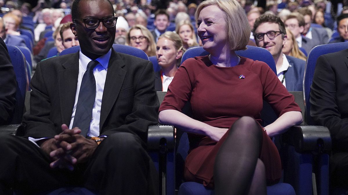 El Ministro de Economía, Kwasi Kwarteng y la primera ministra Liz Truss, durante la conferencia anual del Partido Conservador en Birmingham, el 2 de octubre de 2022. 