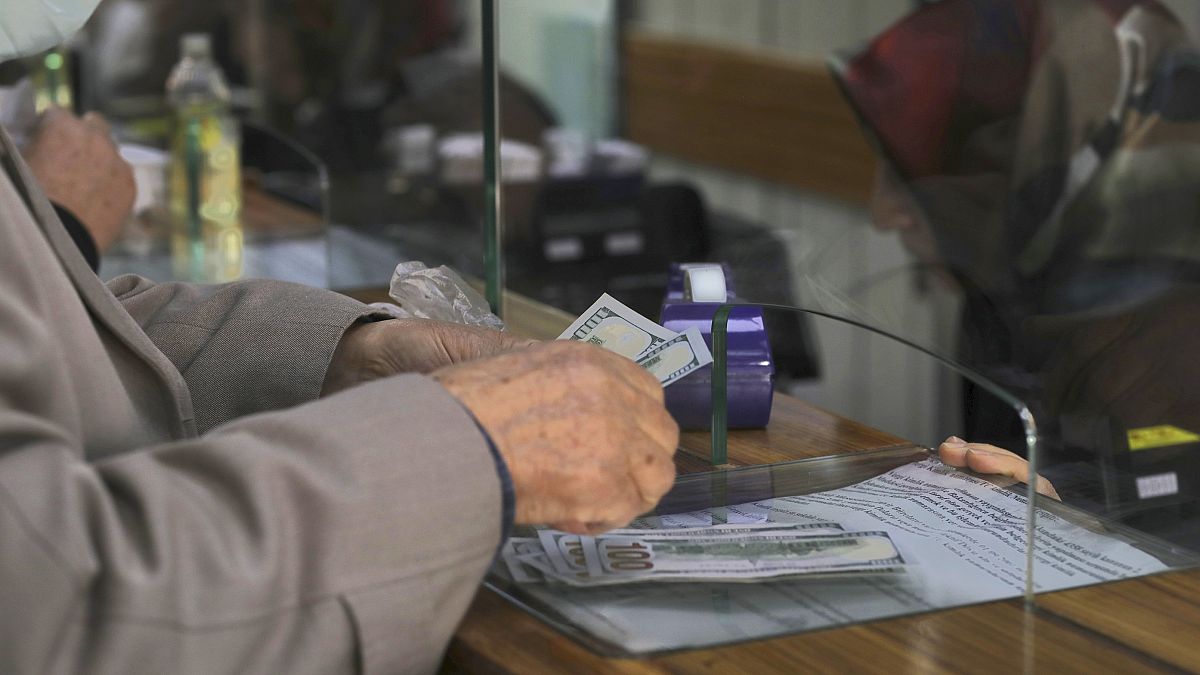 Geldtausch in einer Wechselstube in Ankara