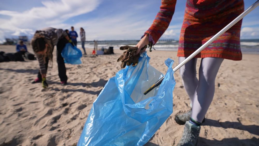 Latvijos ir Lietuvos paplūdimiuose plastiko taršoje aptiktos pavojingos bakterijos