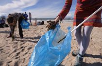 Латвия и Литва сообща очистят берег от пластика
