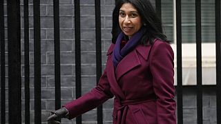 سويلا برافرمان، وزيرة الداخلية البريطانية تصل لحضور اجتماع لمجلس الوزراء في داونينج ستريت في لندن، الثلاثاء 25 يناير 2022