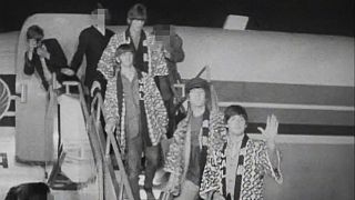 فرقة بيتلز عند وصولها إلى اليابان