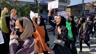 أفغانيات تتظاهرن في كابول.
