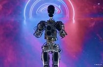 روبوت تيسلا شبيه الإنسان "أوبتيموس".