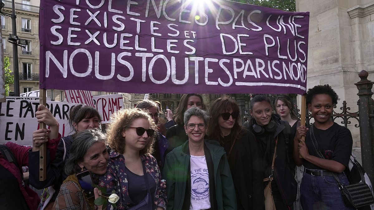 ساندرین روسو در یک تجمع علیه زن‌کشی در پاریس/ آرشیو مه ۲۰۲۲