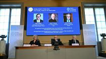 Annonce des lauréats 2022 du prix Nobel de physique, le Français Alain Aspect, l'Américain John Clauser et l'Autrichien Anton Zeilinger, le 4 octobre 2024 à Stockholm
