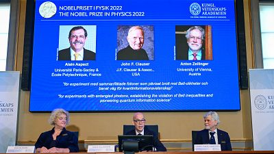 Члены нобелевского комитета по физике объявляют лауреатов премии за 2022 год