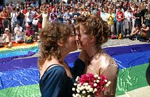 Pride felvonulás 2005-ben Ljubljanában, amikor még alkotmányellenesnek számított az azonos neműek házassága
