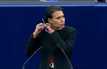  Abir Al-Sahlani cutting her hair in the European Parliament