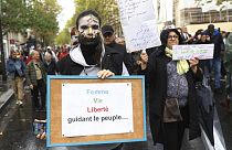 Franciaországban is tartottak szimpátiatüntetést az iráni nők mellett 