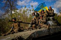 سربازان اوکراینی در جاده بین لیمان و ایزیوم، ۴ اکتبر ۲۰۲۲