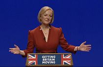 Nova primeira-ministra do Reino Unido faz discurso na Conferência do Partido Conservador