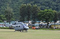 Hindistan'ın Uttarakhand. eyaletinde felaketinde kurtarma çalışmalarına katılan bir helikopter