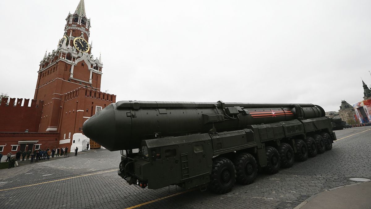 Пусковая установка для межконтинентальной баллистической ракеты "Тополь-М" на параде в Москве 9 мая 2017