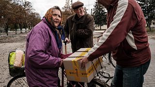 Κάτοκοι του Λιμαν λαμβάνουν βοήθεια από τις ουκρανικές αρχες