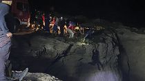 Tareas de rescate de migrantes tras un naufragio en la isla de Cítera (Grecia).