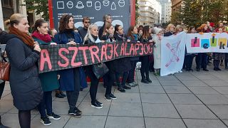A polgári engedetlenségben részt vevő tanárok 2022. október 5-én a budapesti Madách téren