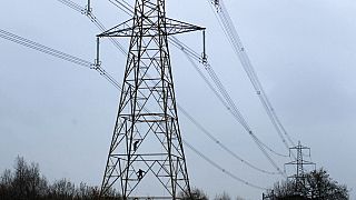 Elektrik dağıtım şirketi National Grid İngiltere'de bu kış günde 3 saatlik elektrik kesintisi için uyarıda bulundu