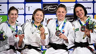 Las medallistas de la categoría femenina de menos de 63 kilogramos.