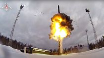 A fénykép az orosz védelmi minisztérium által 2022. február 19-én készített videóból származik, egy Yars interkontinentális ballisztikus rakéta kilövését mutatja be