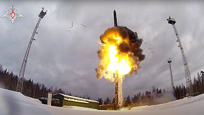 A fénykép az orosz védelmi minisztérium által 2022. február 19-én készített videóból származik, egy Yars interkontinentális ballisztikus rakéta kilövését mutatja be