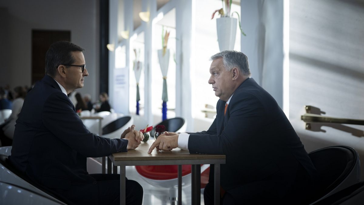 A lengyel és a magyar miniszterelnök kétoldalú megbeszélése Prágában