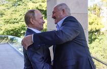 Vlagyimir Putyin fogadja Aljakszandr Lukasenkát a szocsi Bocsarov Rucsejben 2022. szeptember 26-án.