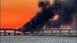 Крымский мост частично обрушился в результате взрыва и пожара 