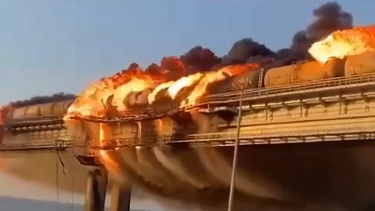 Rusya'yı Kırım'a bağlayan köprüde patlama 