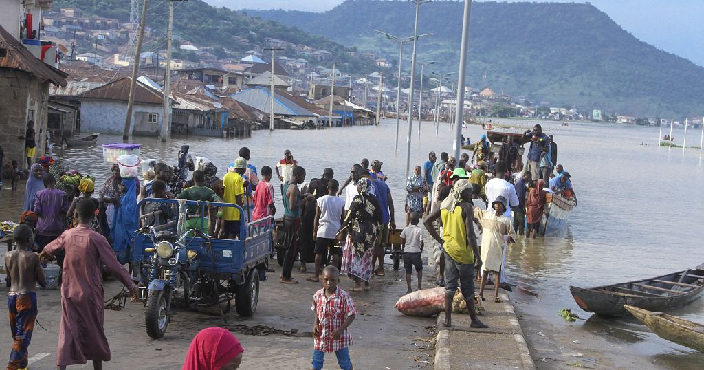 Floods in northcentral Nigeria strand thousands of travelers, kill 7