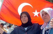CHP lideri Kemal Kılıçdaroğlu’nun başörtüsü serbestliğini yasal düzenleme ile teminat altına alma girişimine yönelik tartışmalar sürüyor