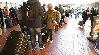 Warteschlangen wegen Störung bei der Deutschen Bahn in Hamburg
