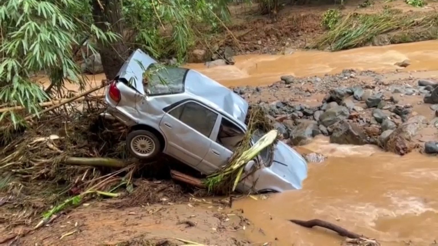 El río Sai inunda el distrito de Mae Sai en Chiang Rai, Tailandia