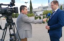 Ο υπουργός Περιβάλλοντος της Ουκρανίας, Ρουσλάν Στρίλετς, συνομιλεί με τον απεσταλμένο του euronews στην Λευκωσία, Απόστολο Στάικο