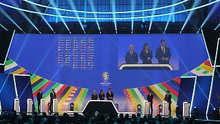 Un momento del sorteggio dei gironi delle qualificazioni europee