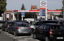 Lange Schlangen an den Tankstellen in ganz Frankreich wegen Streik in den Raffinerien
