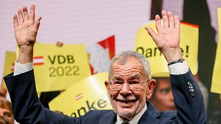الکساندر فان در بلن رئیس جمهور اتریش می‌ماند 