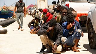 مهاجرون اعترضتهم قوات خفر السواحل الليبي في قصر القره بولي شمال غرب ليبيا.
