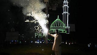 تجمع حاشد بمناسبة عيد المولد النبوي الشريف للاحتفال بعيد ميلاد النبي محمد ، في لاهور، باكستان، السبت 8 أكتوبر 2022.