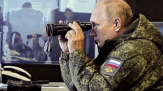 الرئيس الروسي فلاديمير بوتين يشاهد مناورة فوستوك 2022 العسكرية في أقصى شرق روسيا، خارج فلاديفوستوك، في 6 سبتمبر 2022.