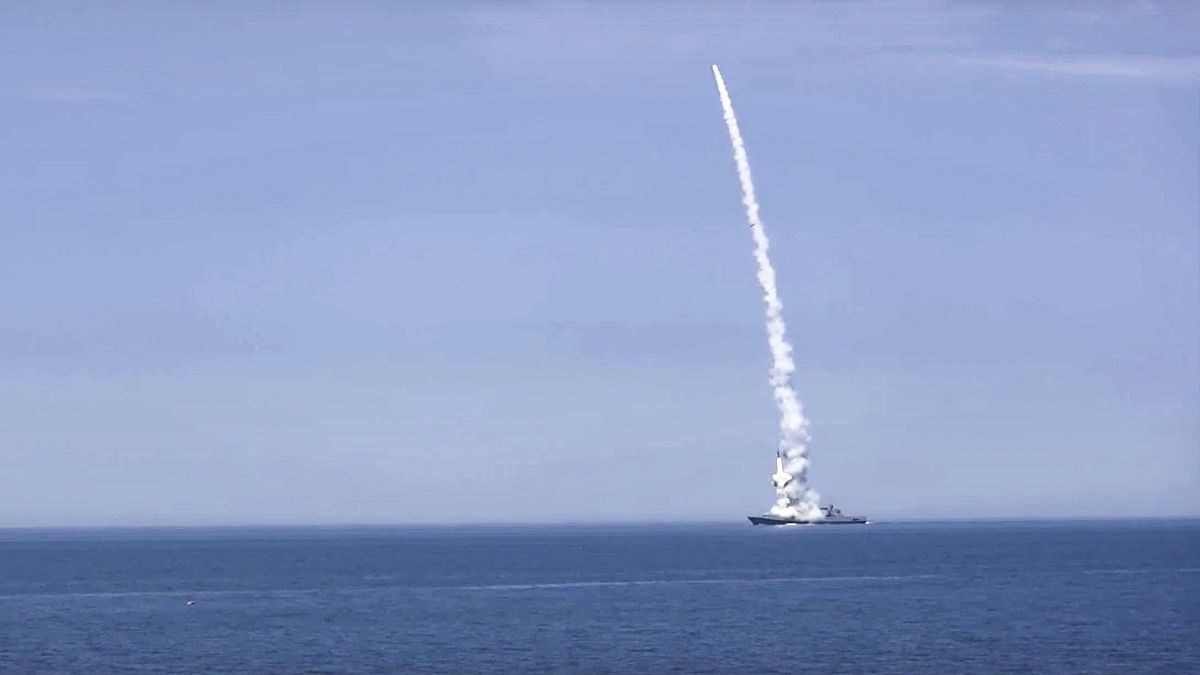 Εικόνα από εκτόξευση πυραύλου από ρωσικό πολεμικό πλοίο- πηγή: υπ. Άμυνας Ρωσίας